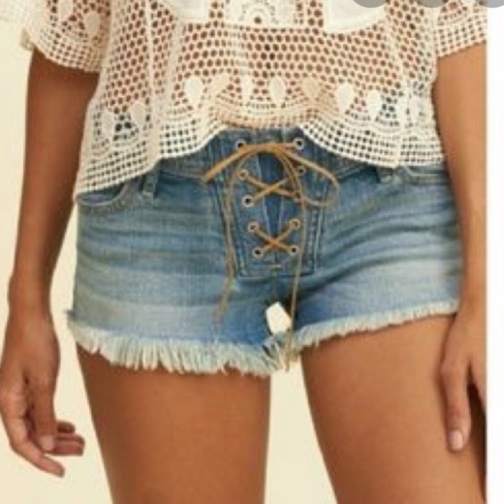 🌿Hollister Ultra High-Rise Mom Short 3”